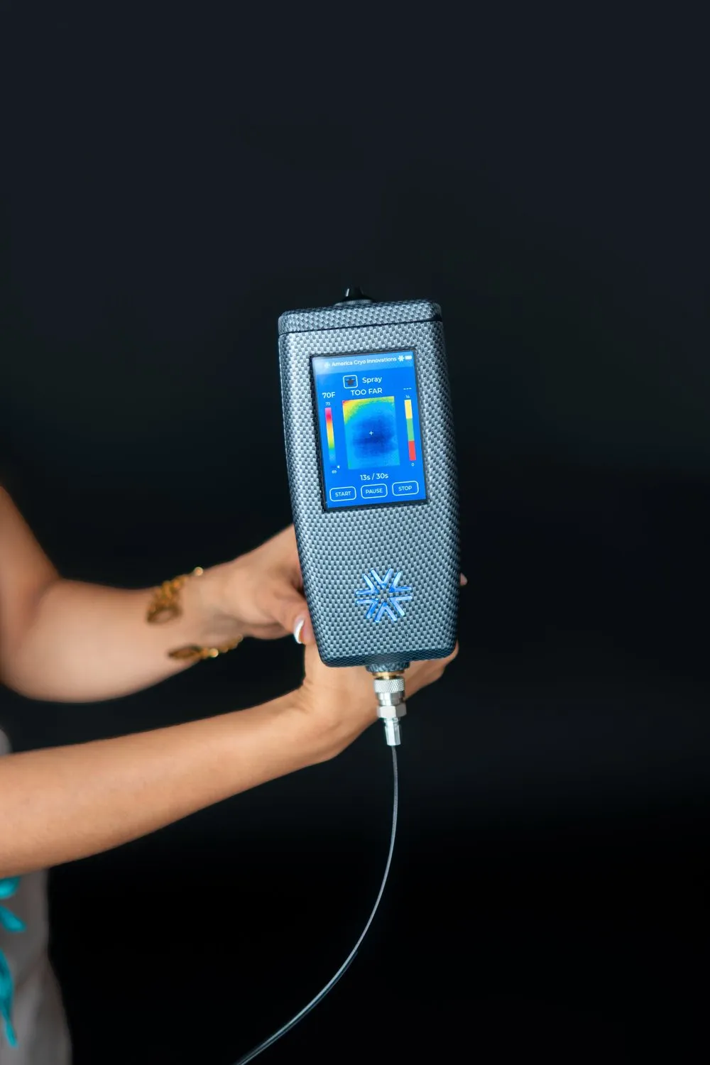 Practitioner holding the XR ISO applicator, thermal readout live on screen